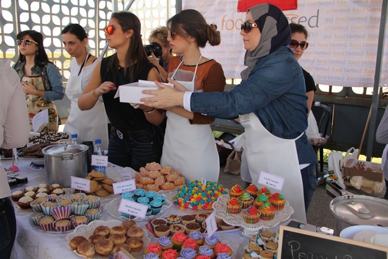 CrumbleBerrys Eat cake for a cause